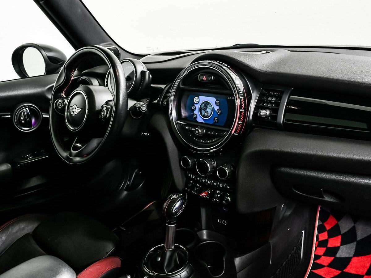 Купить Mini Hatch с пробегом. Фото: #8