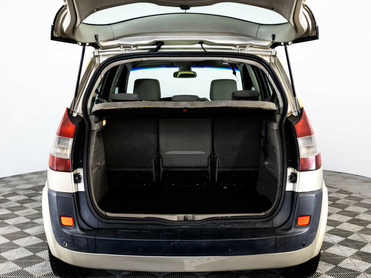 Купить Renault Scenic с пробегом. Фото: #17