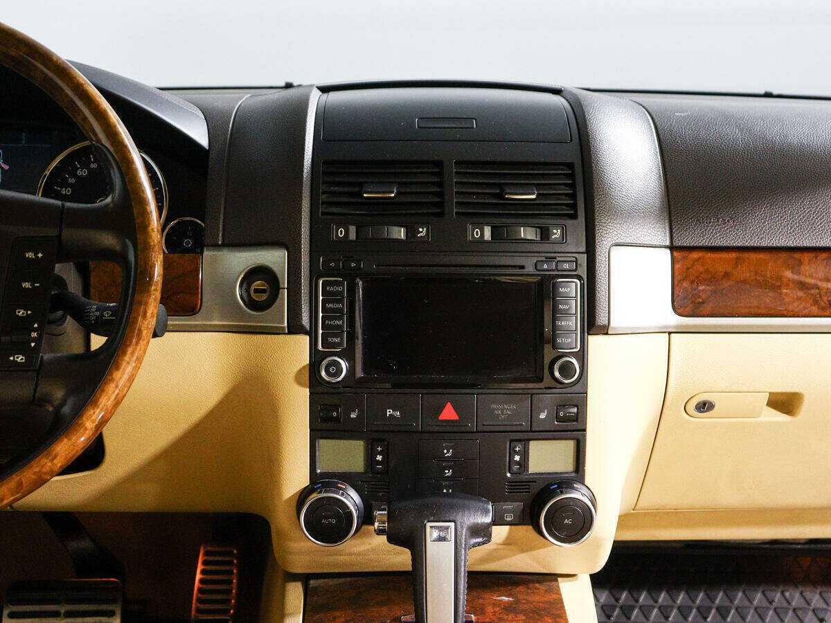 Купить Volkswagen Touareg с пробегом. Фото: #12