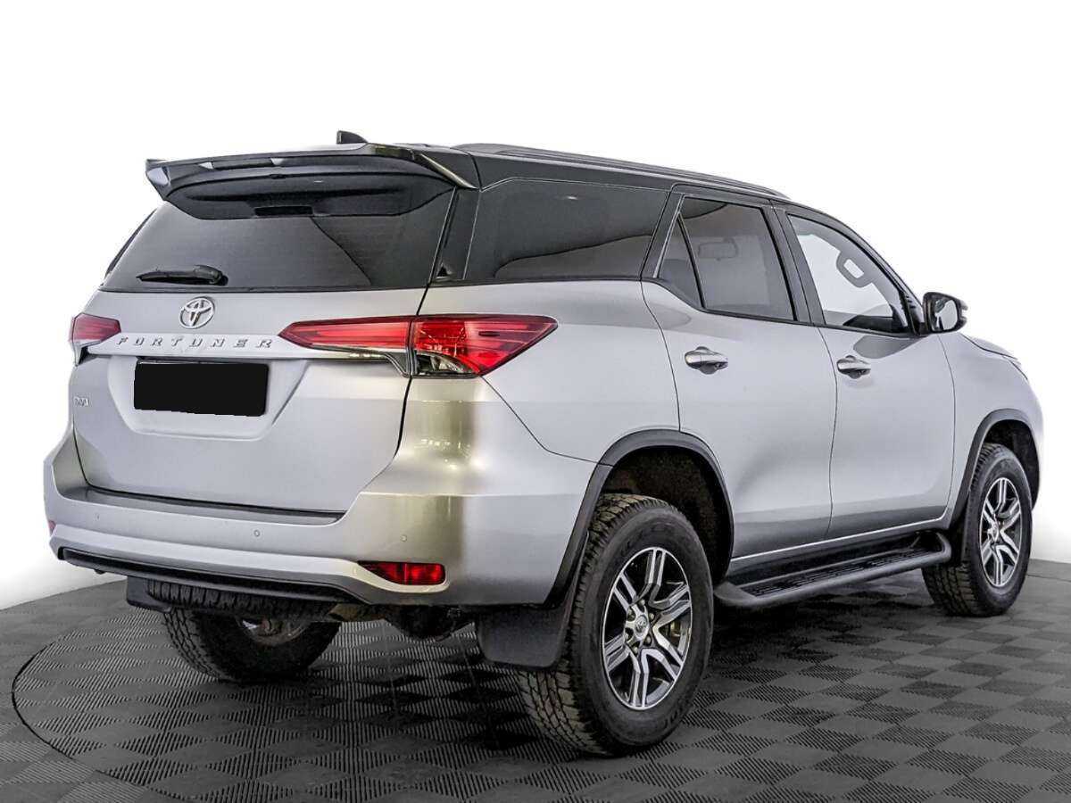 Купить Toyota Fortuner с пробегом. Фото: #4