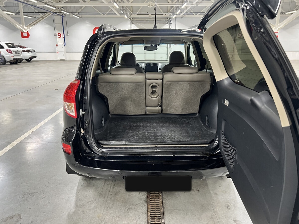 Купить Toyota RAV4 с пробегом. Фото: #9