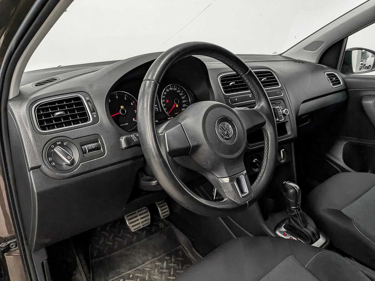 Купить Volkswagen Polo с пробегом. Фото: #11