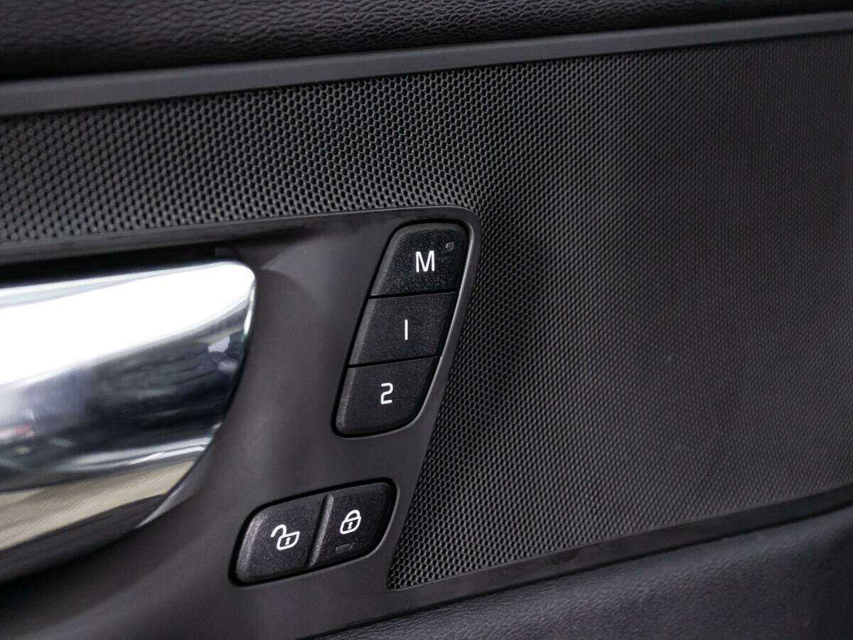 Купить Volvo XC60 с пробегом. Фото: #17