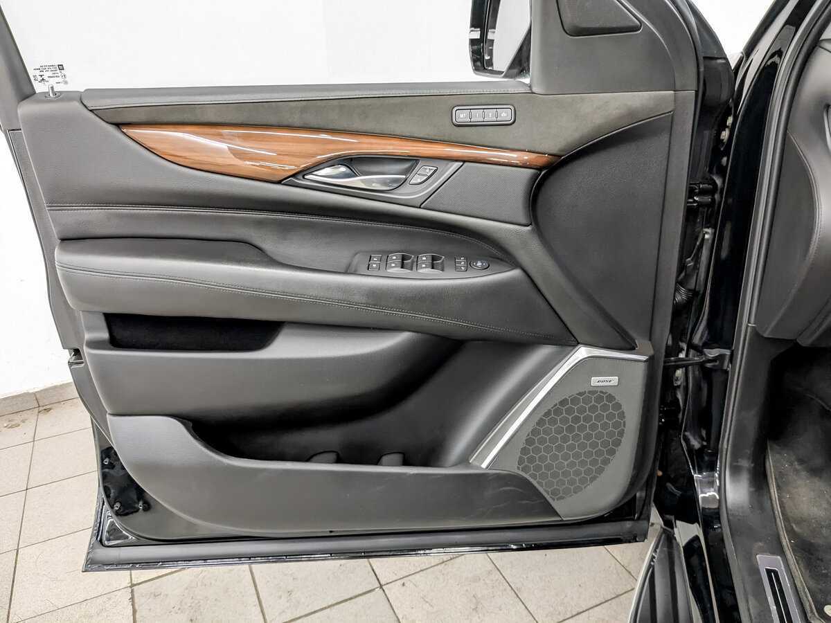 Купить Cadillac Escalade с пробегом. Фото: #16