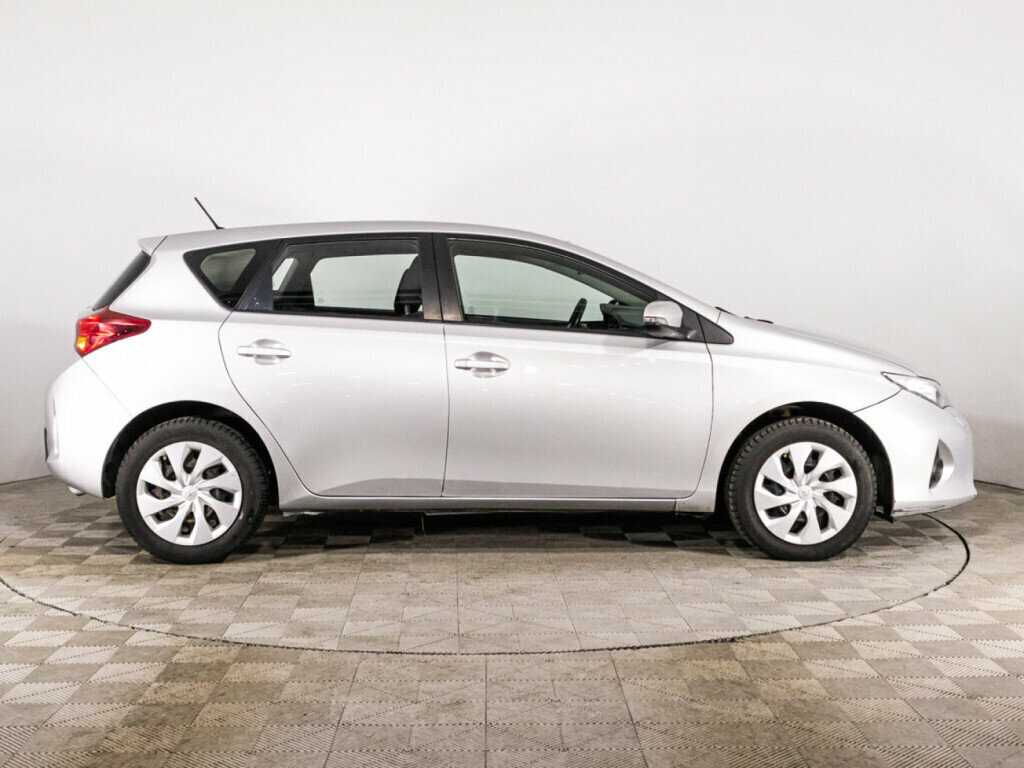 Купить Toyota Auris с пробегом. Фото: #3