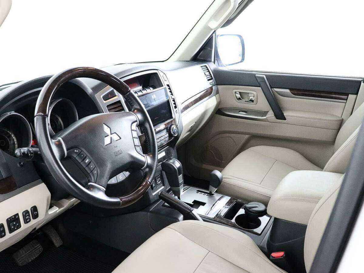 Купить Mitsubishi Pajero с пробегом. Фото: #8