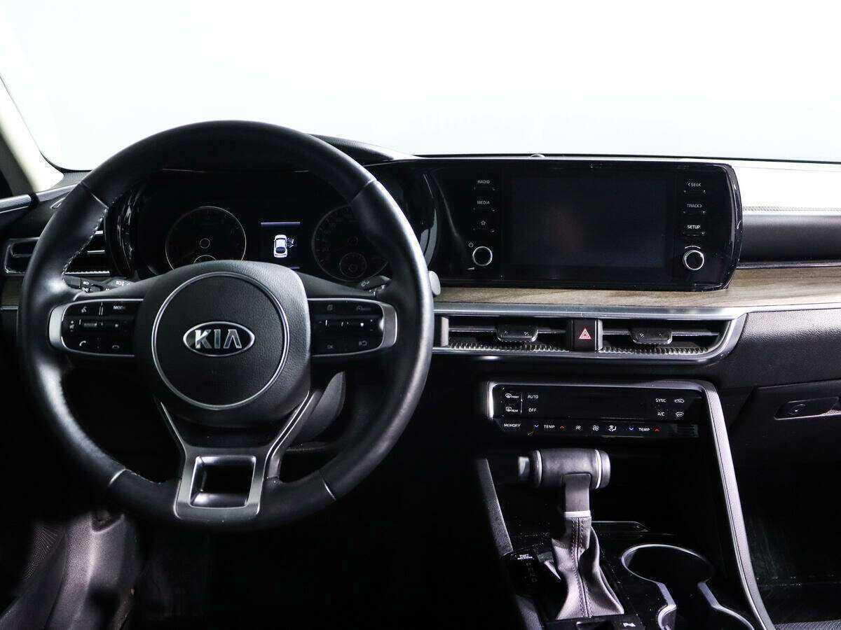 Купить Kia K5 с пробегом. Фото: #9