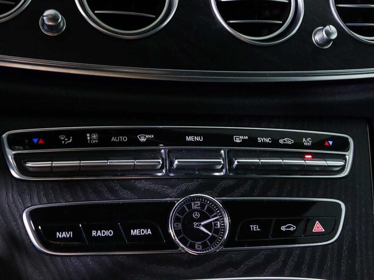 Купить Mercedes-Benz E-Класс с пробегом. Фото: #21