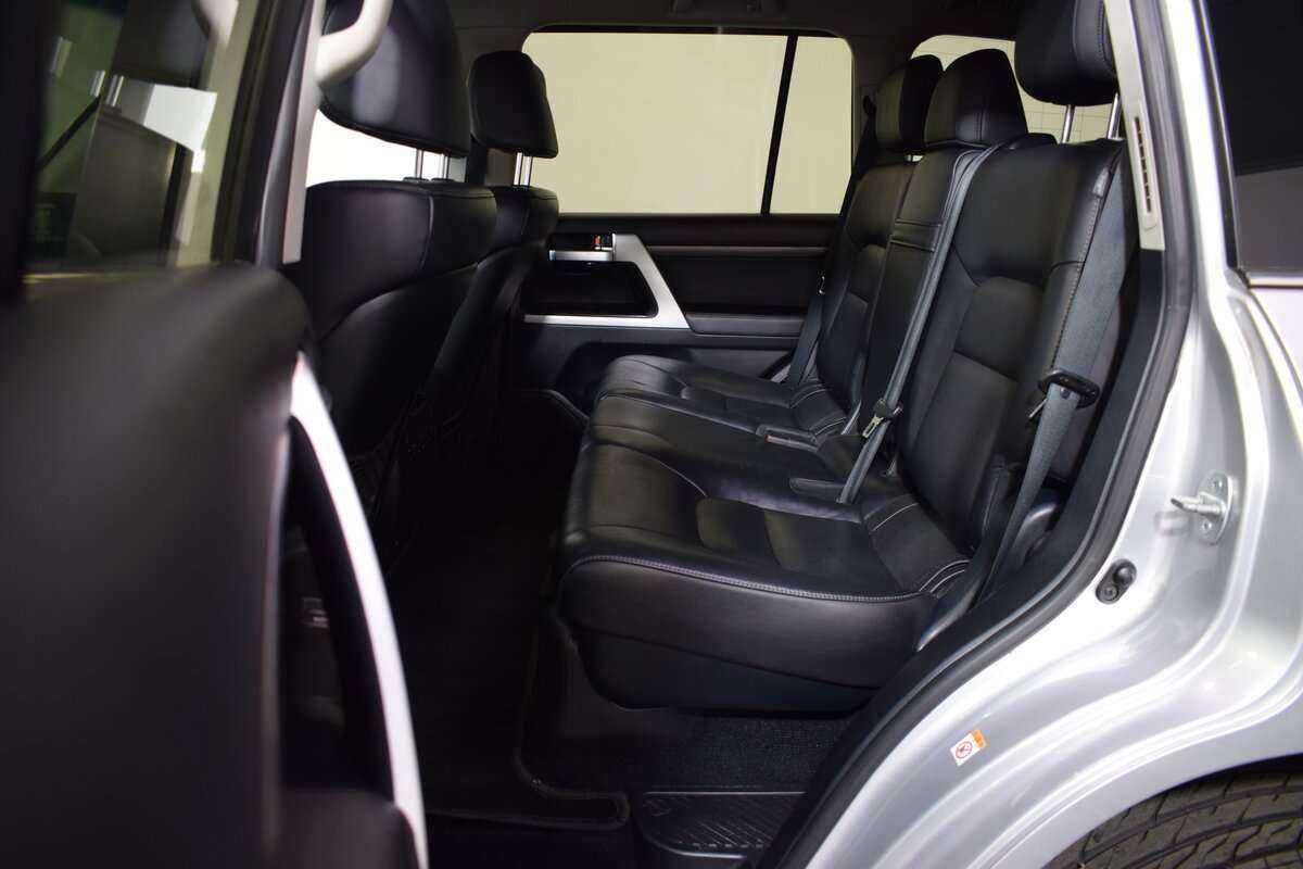 Купить Toyota Land Cruiser с пробегом. Фото: #12