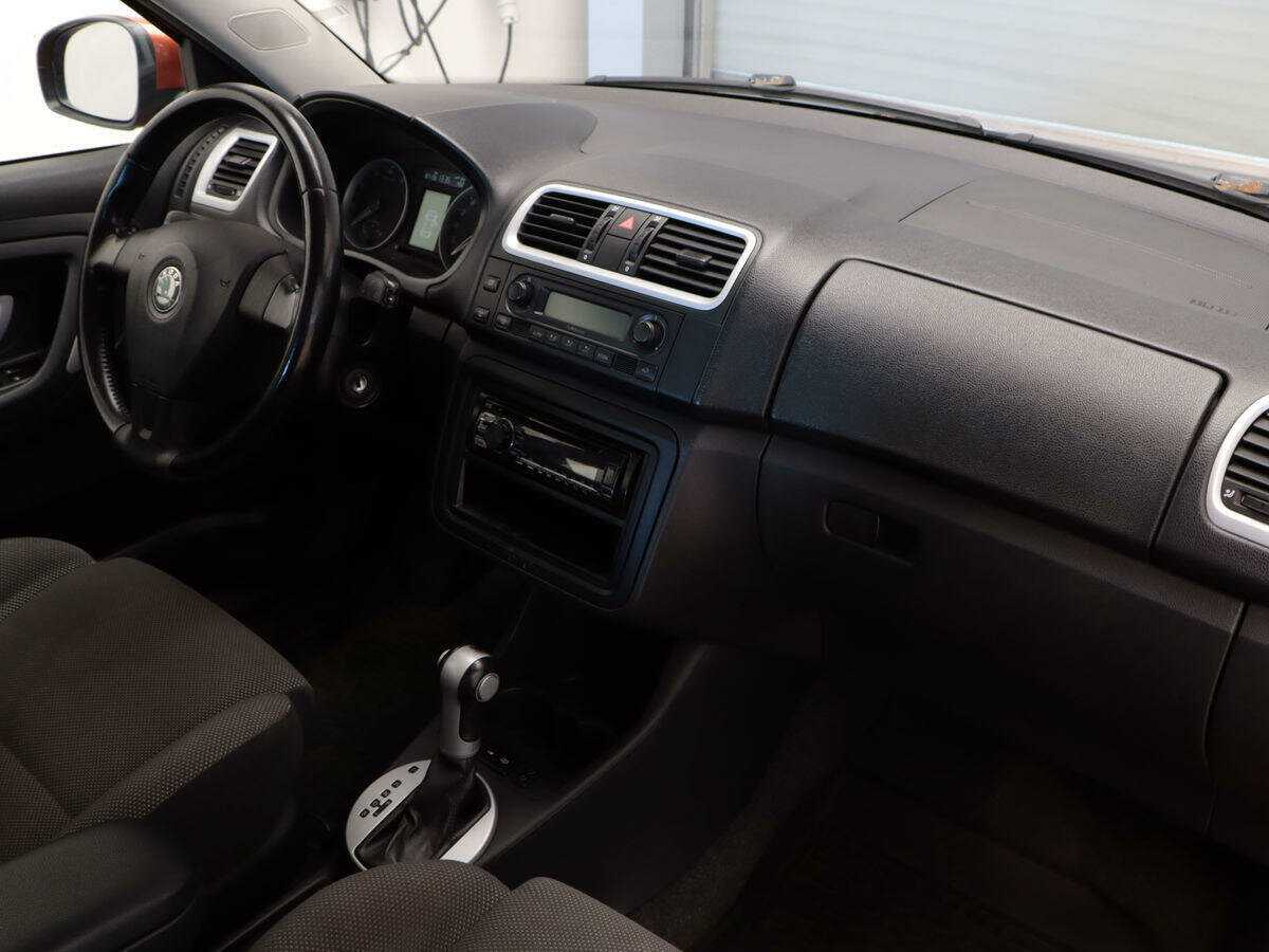Купить Skoda Fabia с пробегом. Фото: #6