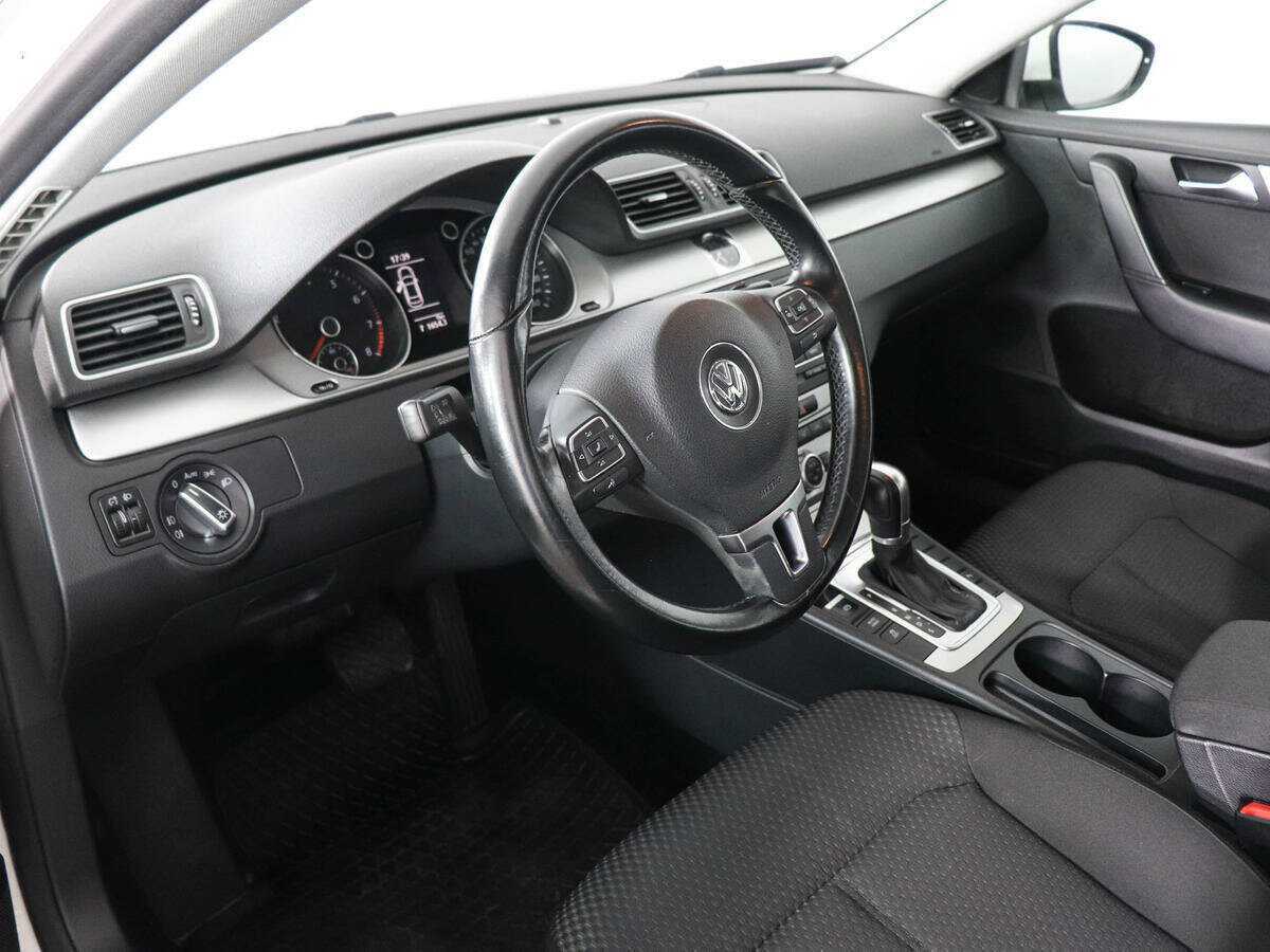 Купить Volkswagen Passat с пробегом. Фото: #8