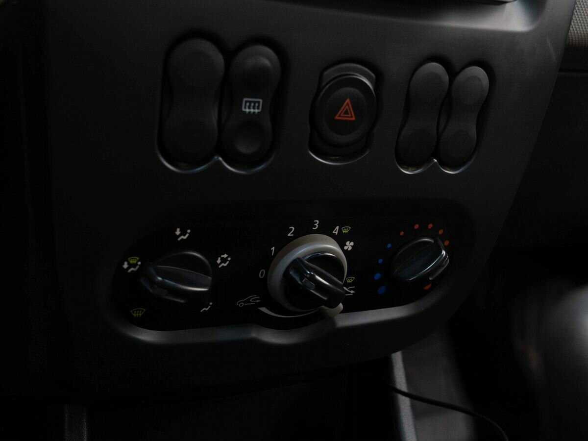 Купить Renault Sandero с пробегом. Фото: #16