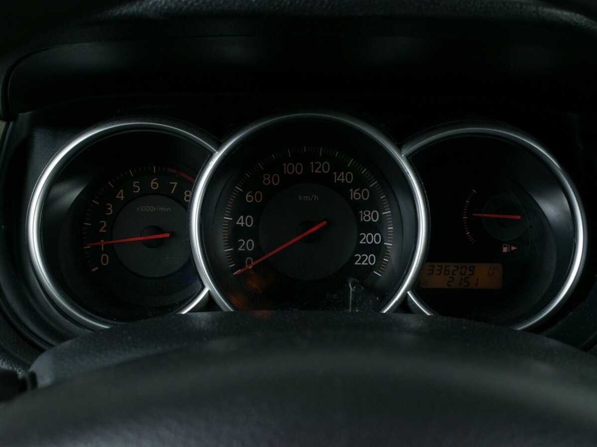 Купить Nissan Tiida с пробегом. Фото: #10