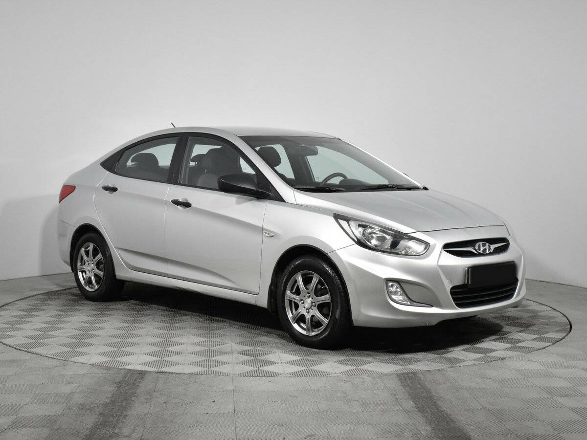Купить Hyundai Solaris с пробегом. Фото: #2