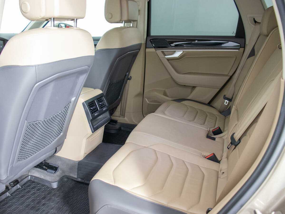 Купить Volkswagen Touareg с пробегом. Фото: #14