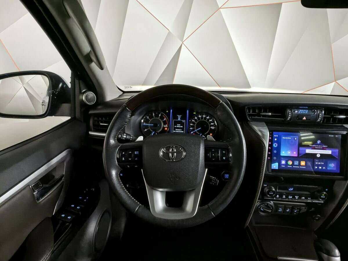 Купить Toyota Fortuner с пробегом. Фото: #14