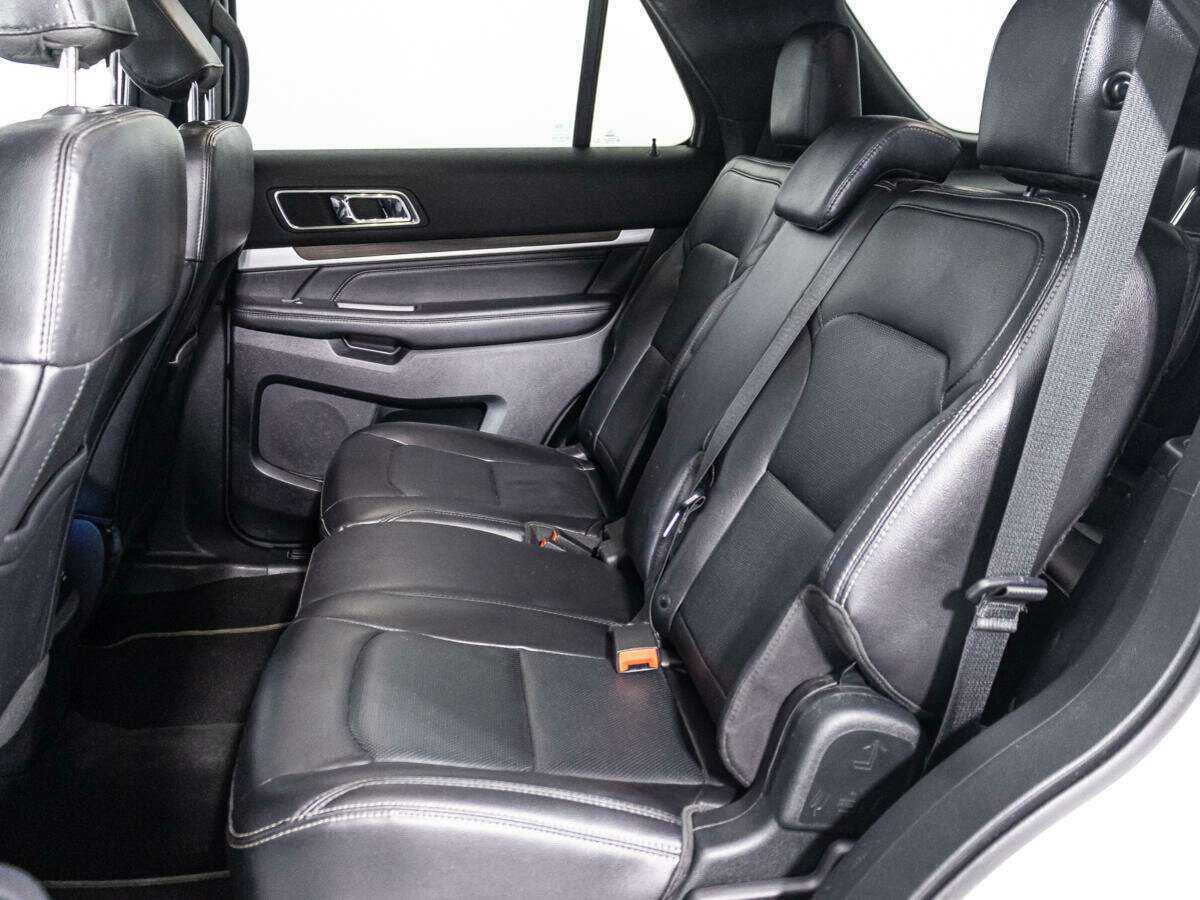 Купить Ford Explorer с пробегом. Фото: #9
