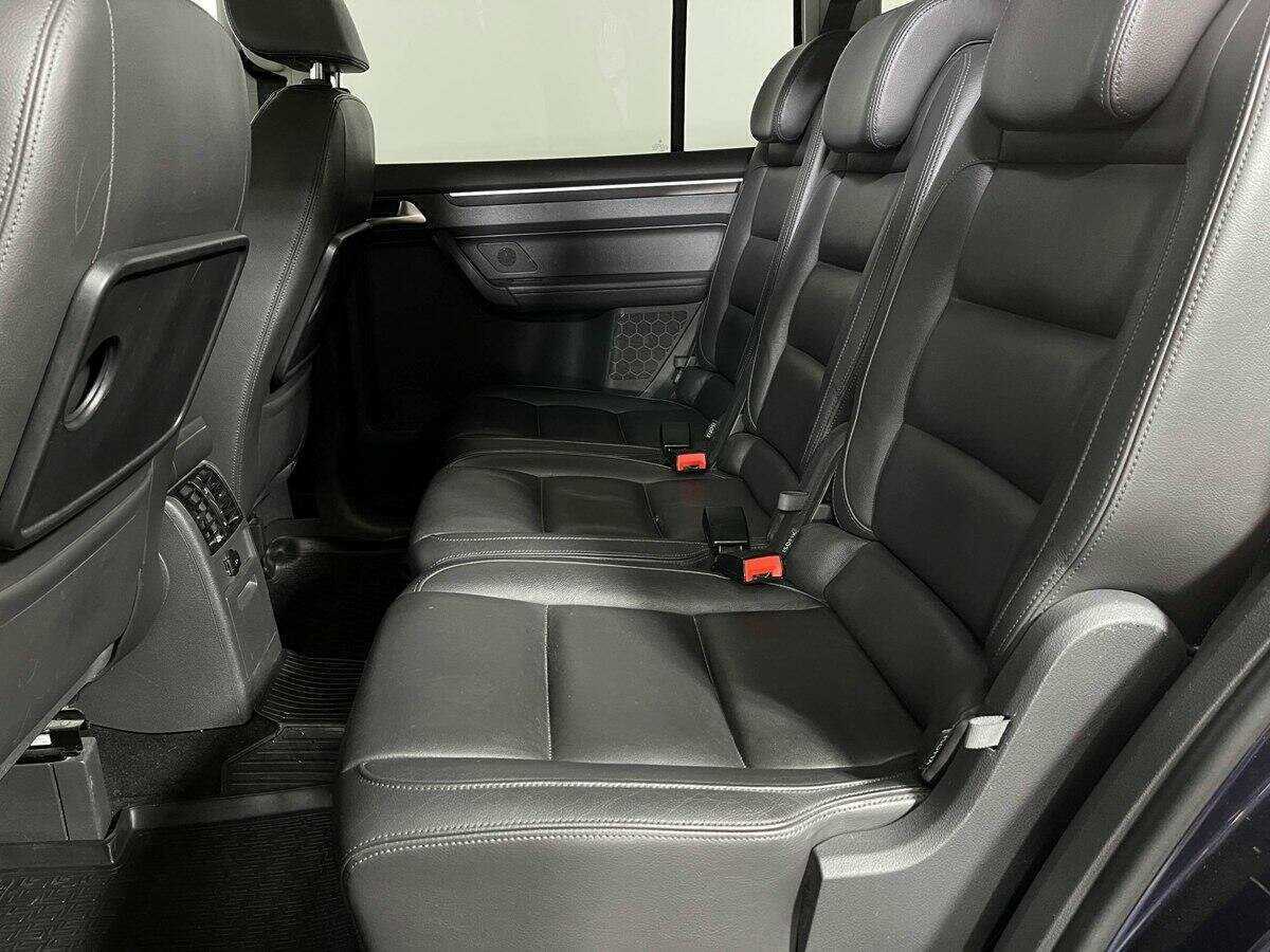 Купить Volkswagen Touran с пробегом. Фото: #9