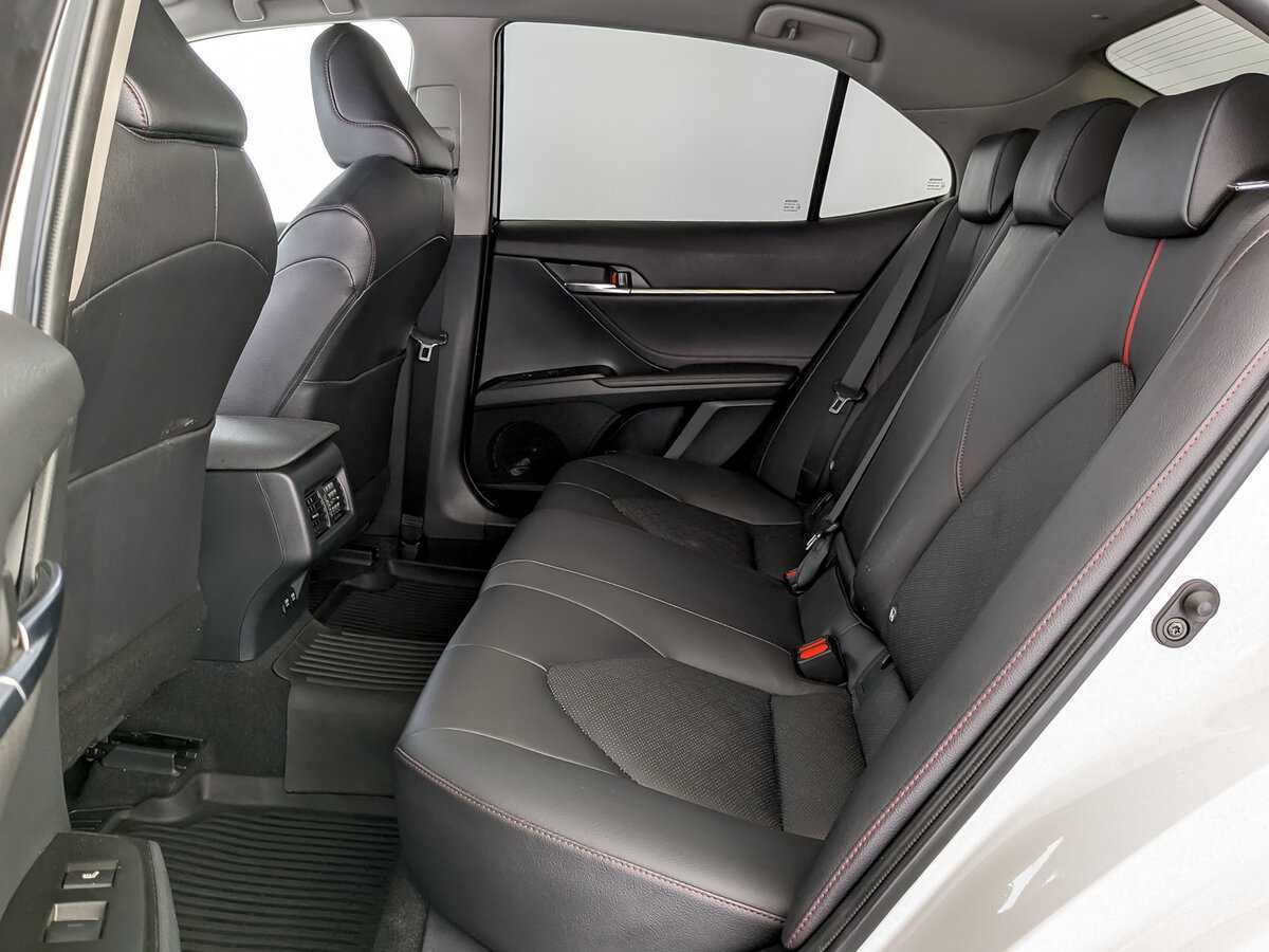 Купить Toyota Camry с пробегом. Фото: #9