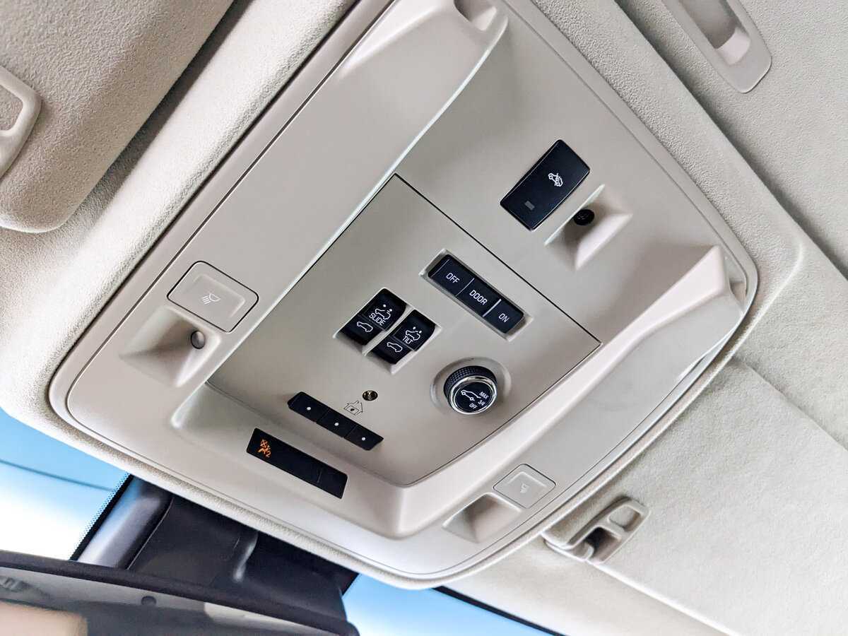 Купить Cadillac Escalade с пробегом. Фото: #17