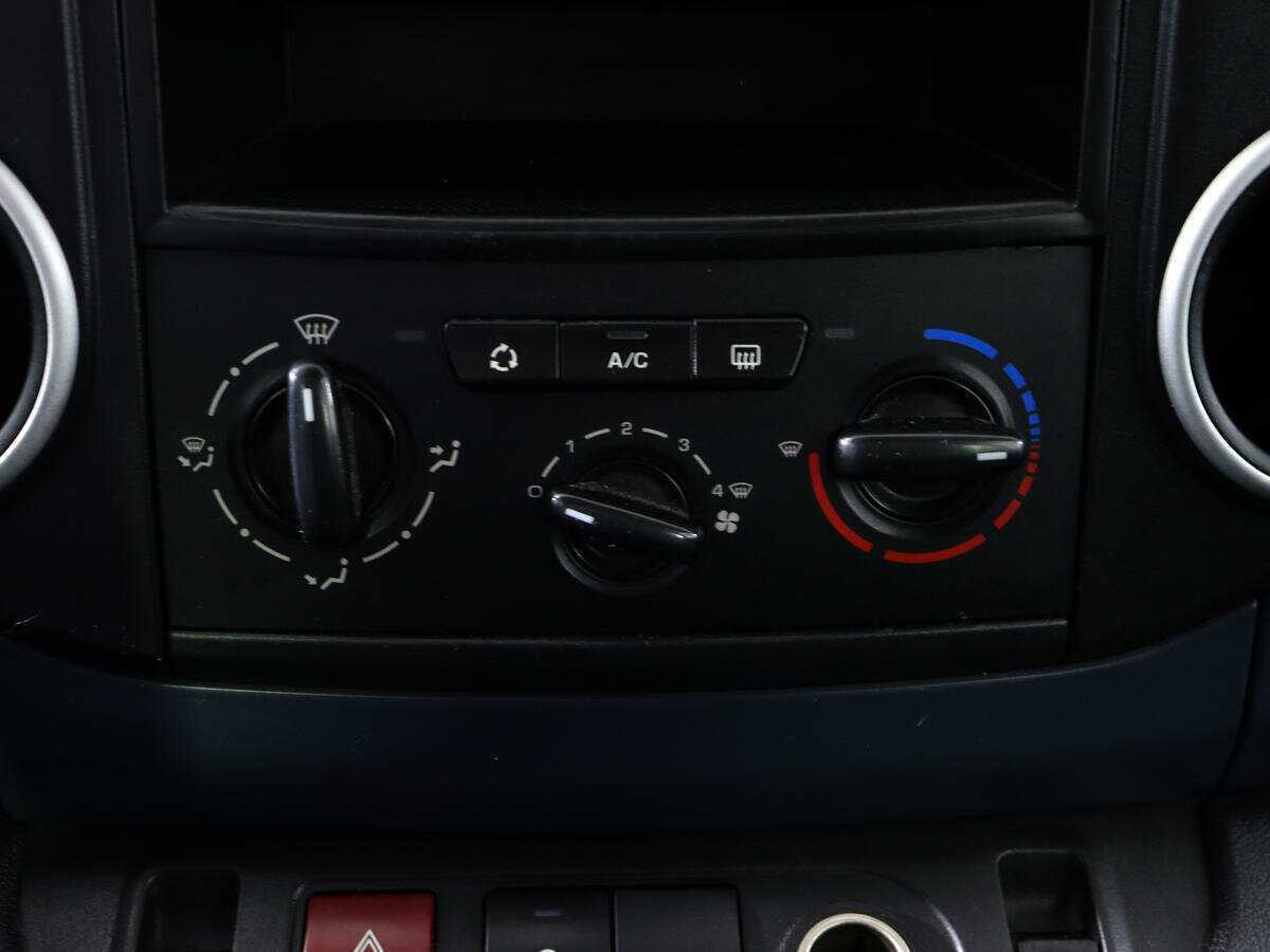 Купить Peugeot Partner с пробегом. Фото: #11