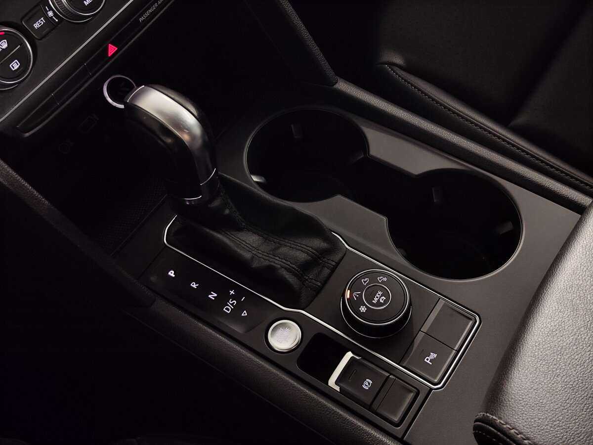 Купить Volkswagen Teramont с пробегом. Фото: #18