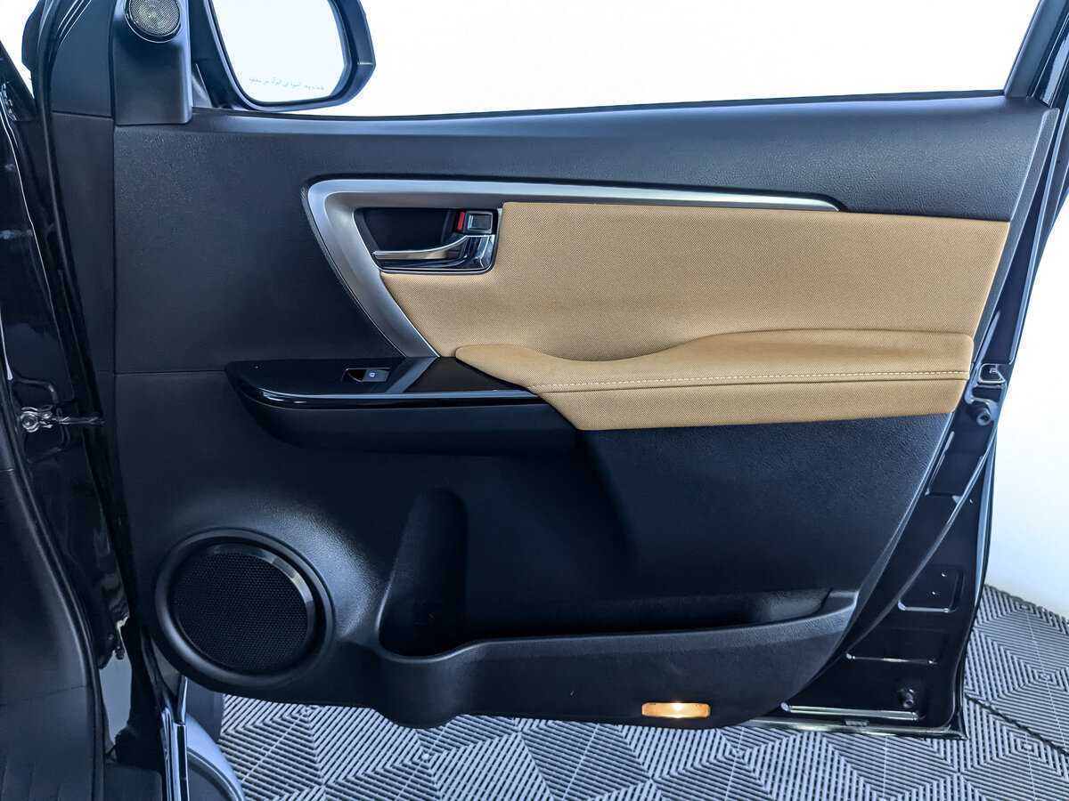 Купить Toyota Fortuner с пробегом. Фото: #20