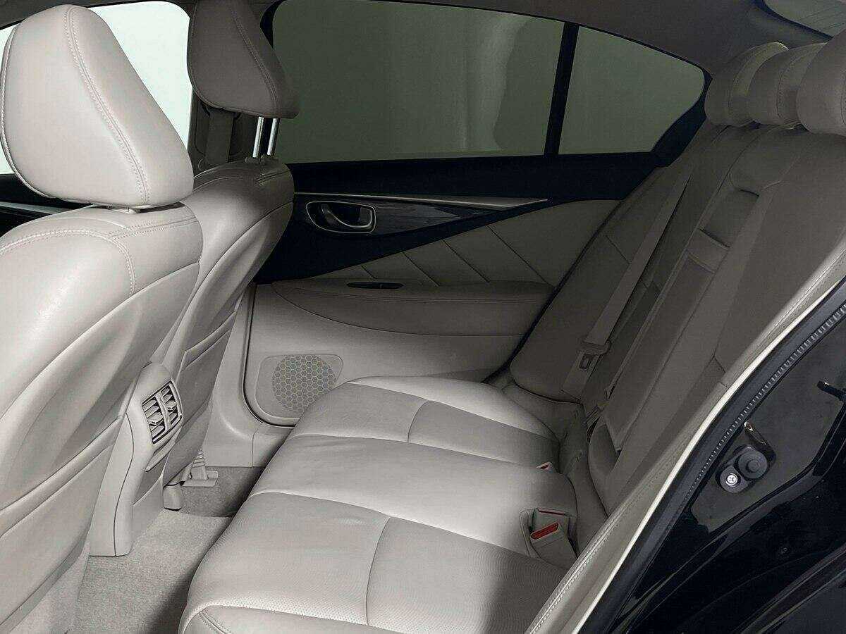 Купить Infiniti Q50 с пробегом. Фото: #9