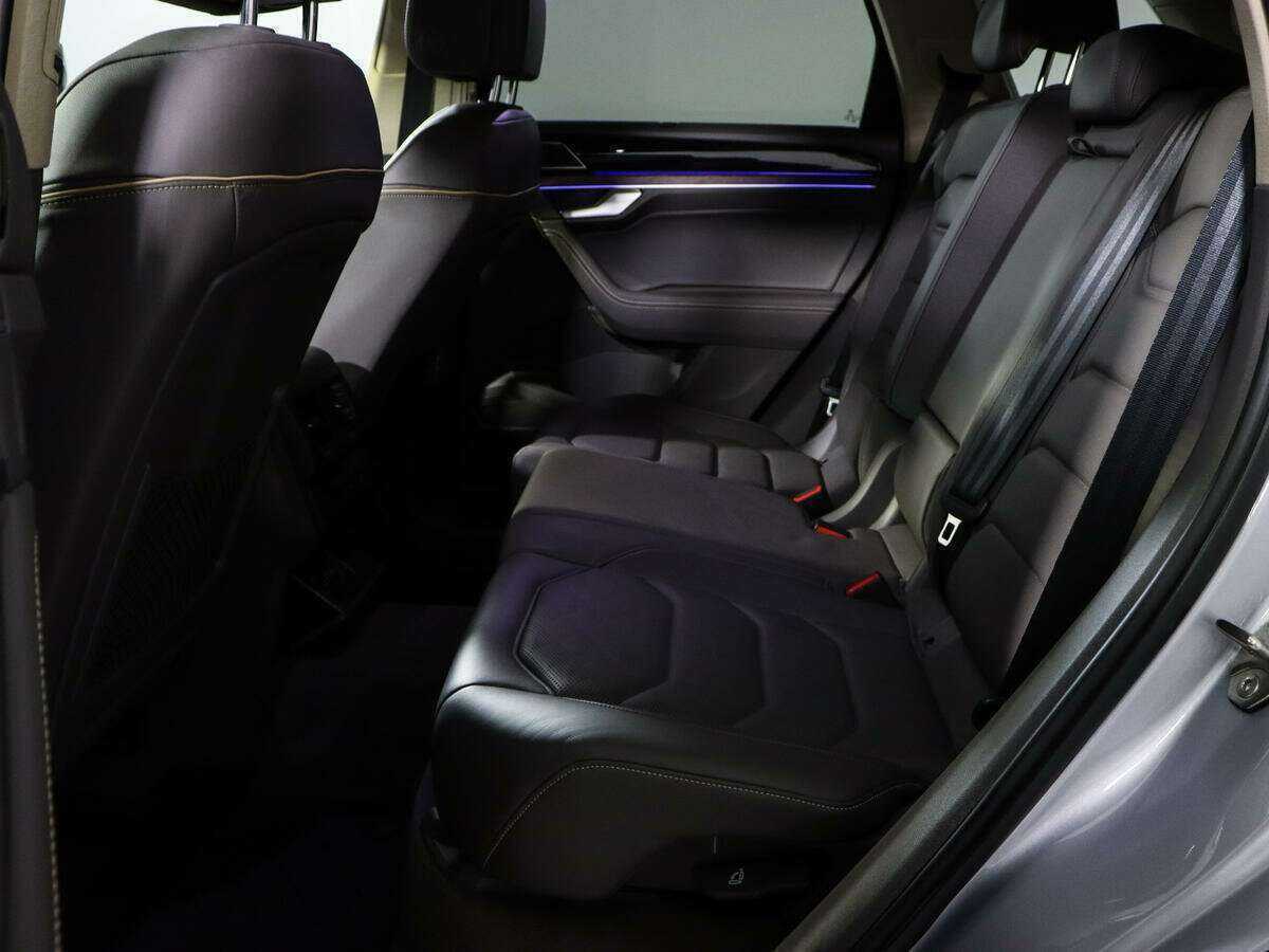 Купить Volkswagen Touareg с пробегом. Фото: #8