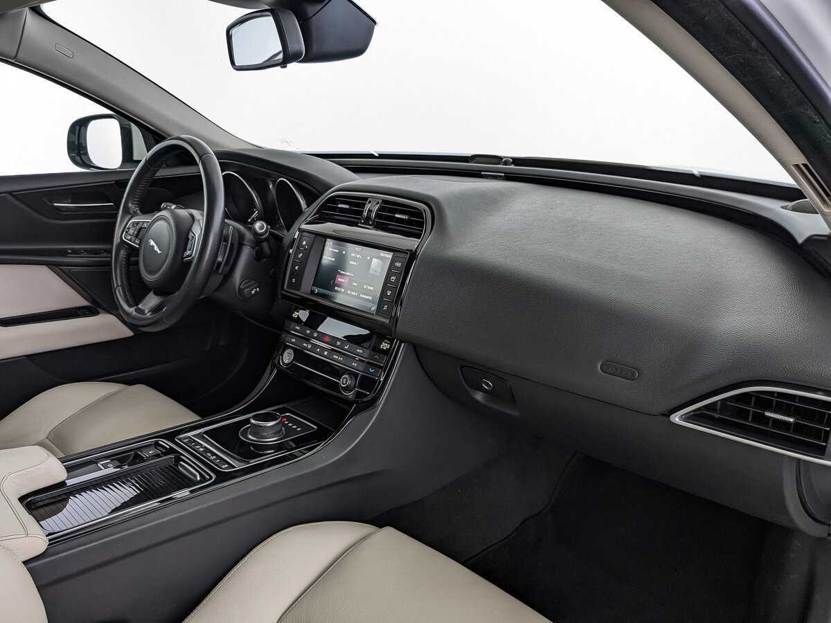 Купить Jaguar XE с пробегом. Фото: #8