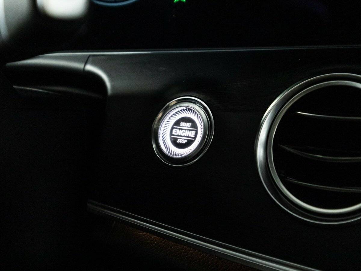 Купить Mercedes-Benz E-Класс с пробегом. Фото: #19