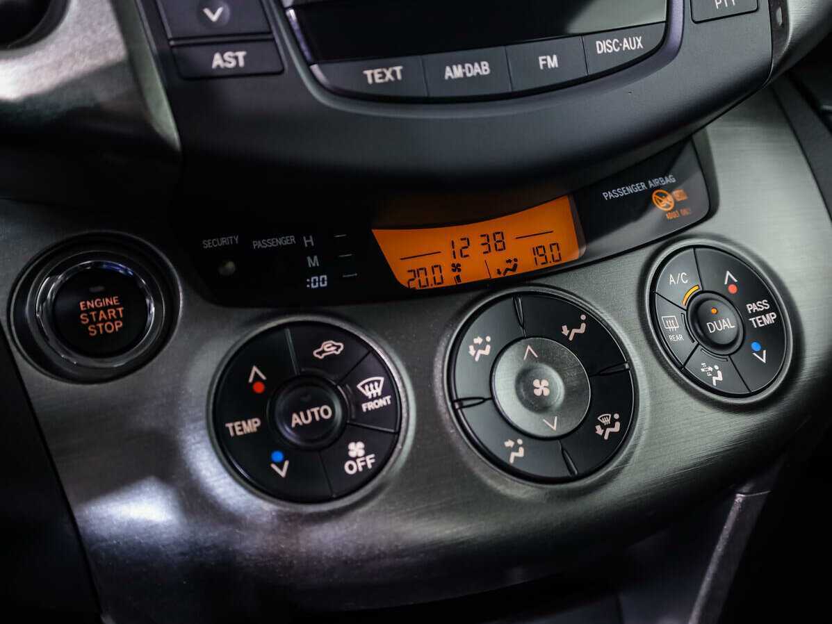 Купить Toyota RAV4 с пробегом. Фото: #12