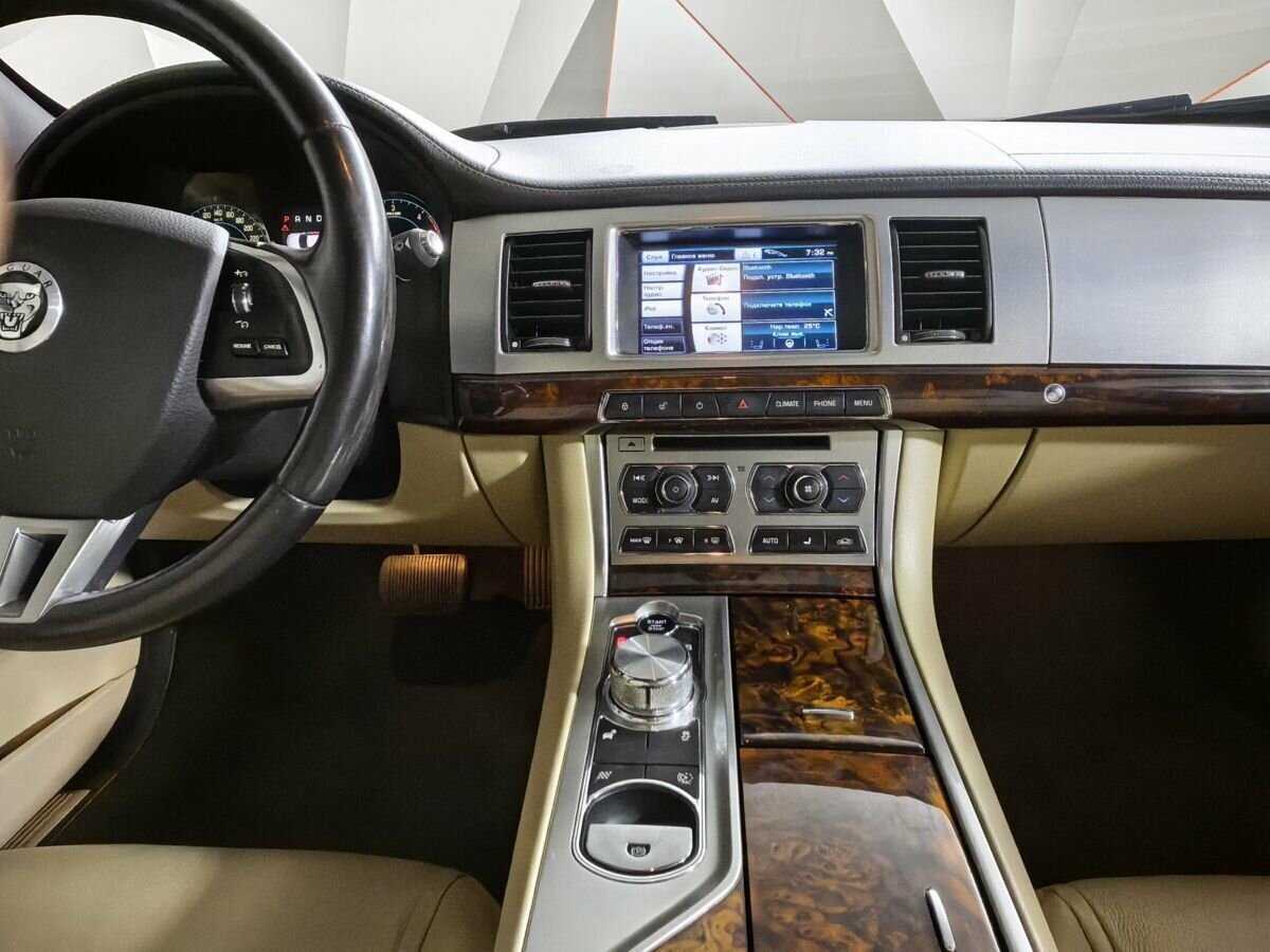 Купить Jaguar XF с пробегом. Фото: #10