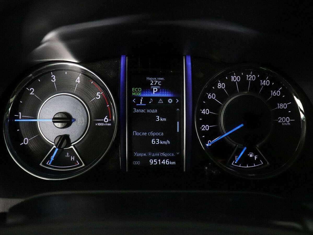 Купить Toyota Fortuner с пробегом. Фото: #10