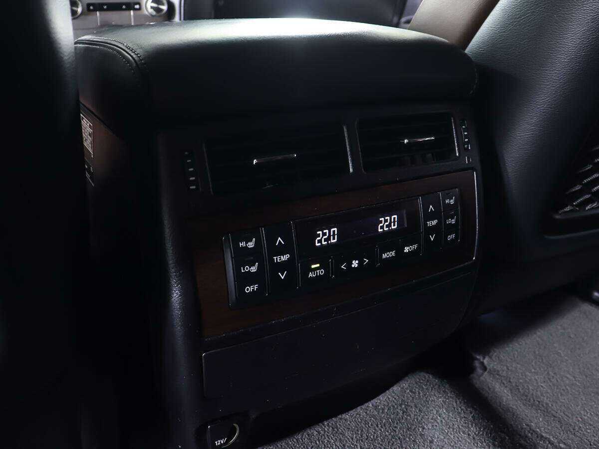 Купить Toyota Land Cruiser с пробегом. Фото: #17