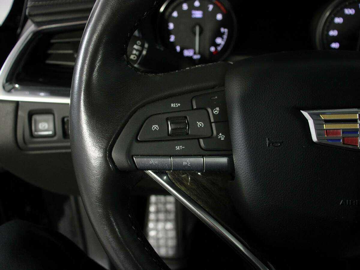 Купить Cadillac XT6 с пробегом. Фото: #21