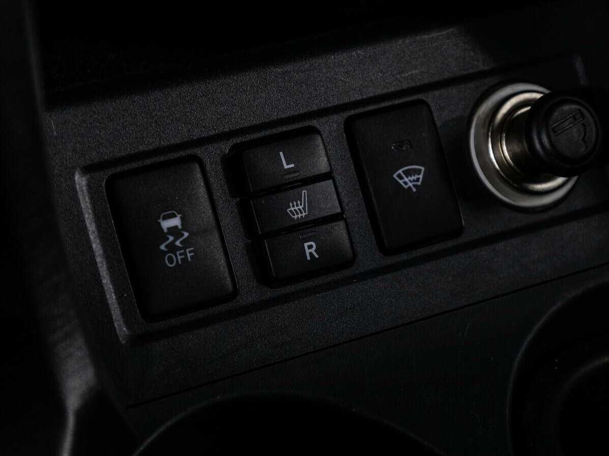 Купить Toyota RAV4 с пробегом. Фото: #13