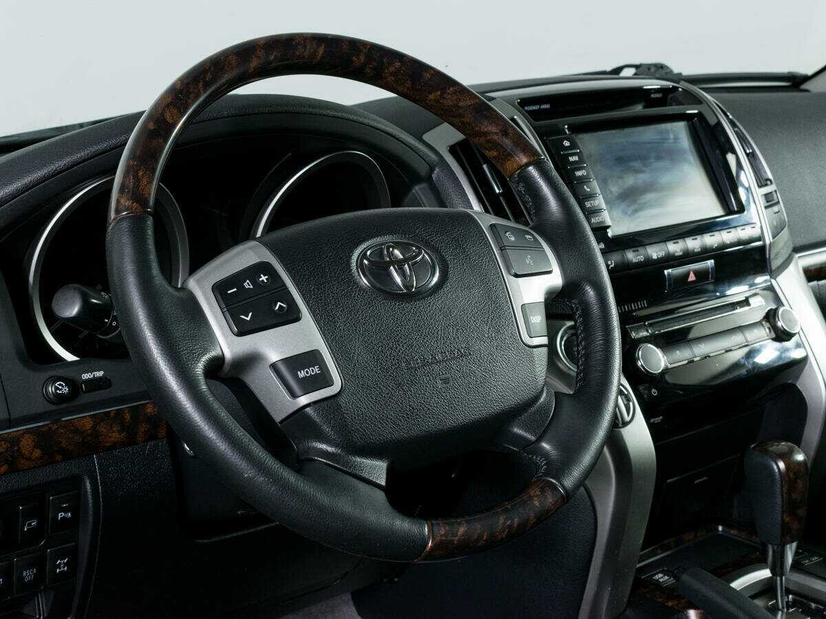 Купить Toyota Land Cruiser с пробегом. Фото: #16