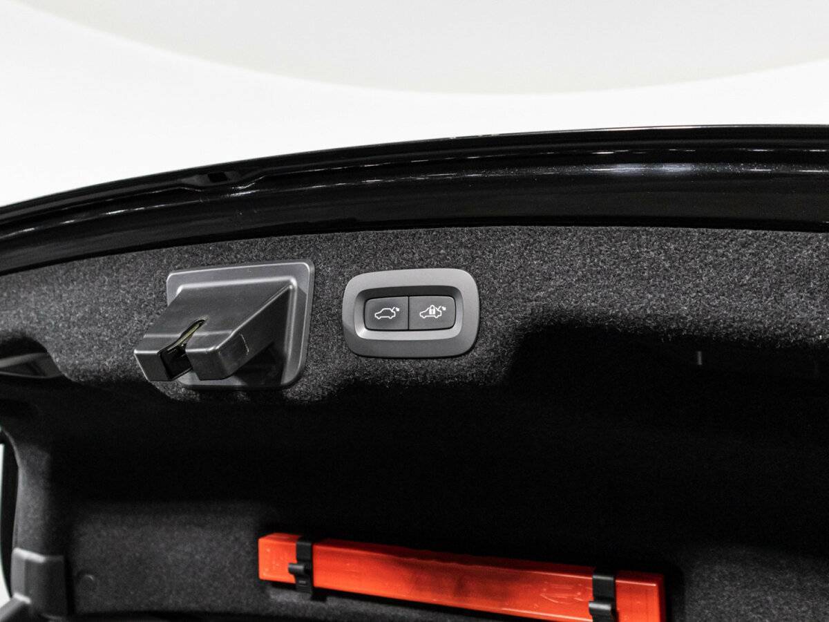 Купить Volvo S90 с пробегом. Фото: #15