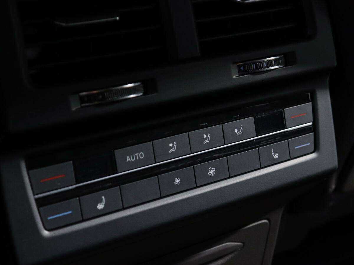 Купить Volkswagen Touareg с пробегом. Фото: #17