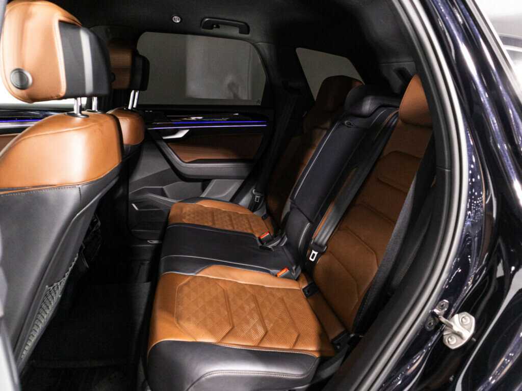 Купить Volkswagen Touareg с пробегом. Фото: #9