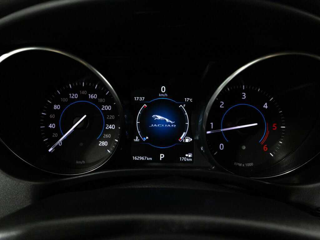 Купить Jaguar XE с пробегом. Фото: #11