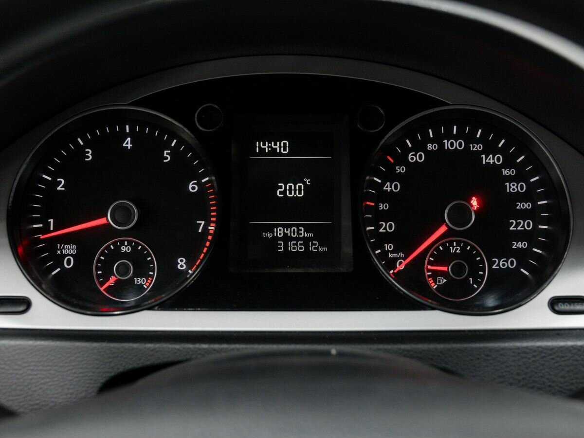 Купить Volkswagen Passat с пробегом. Фото: #17