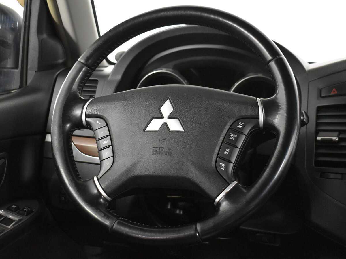 Купить Mitsubishi Pajero с пробегом. Фото: #12