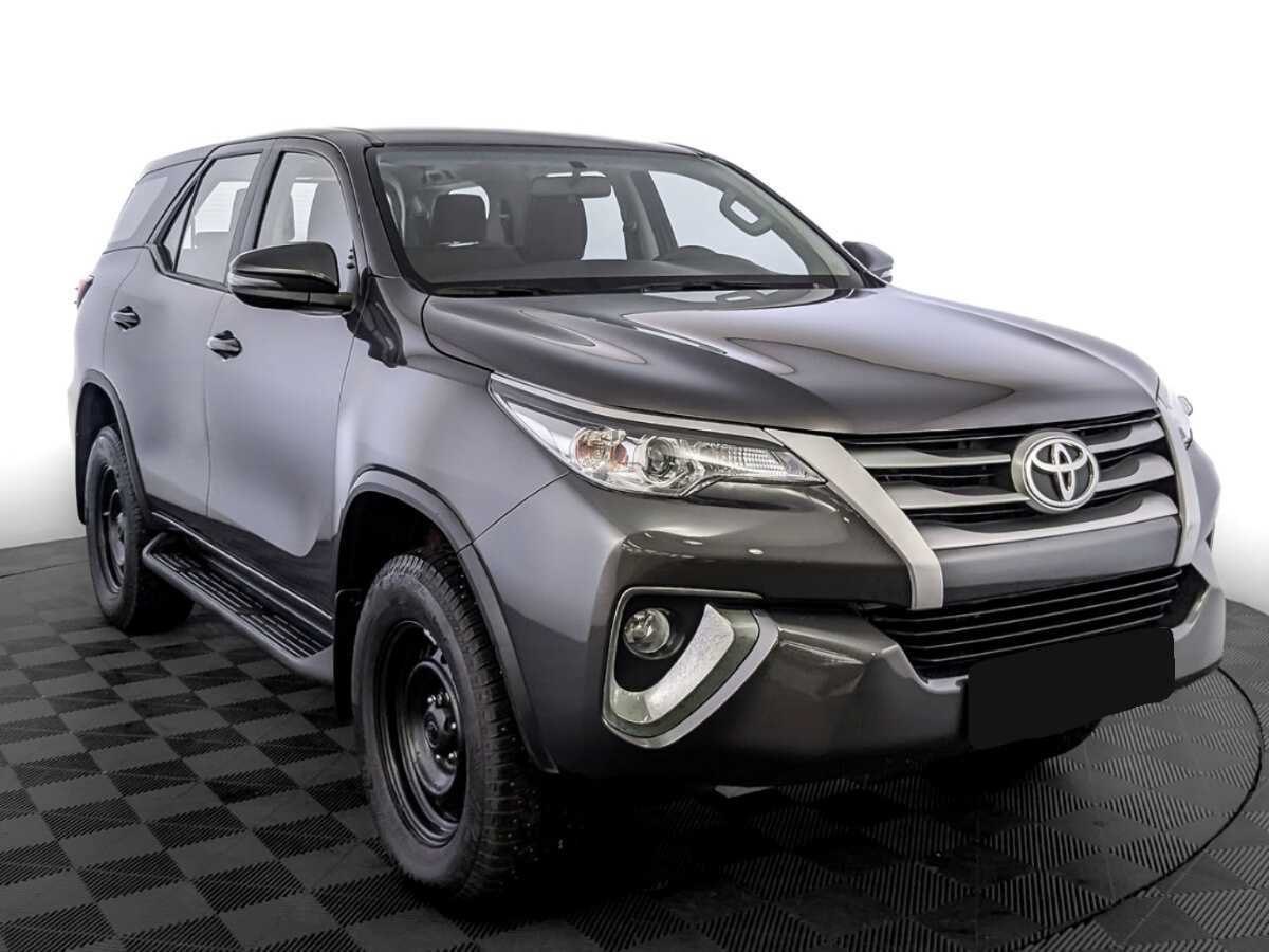 Купить Toyota Fortuner с пробегом. Фото: #2