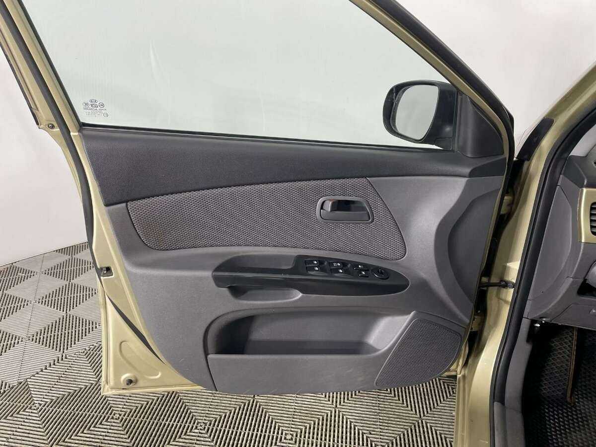 Купить Kia Rio с пробегом. Фото: #7