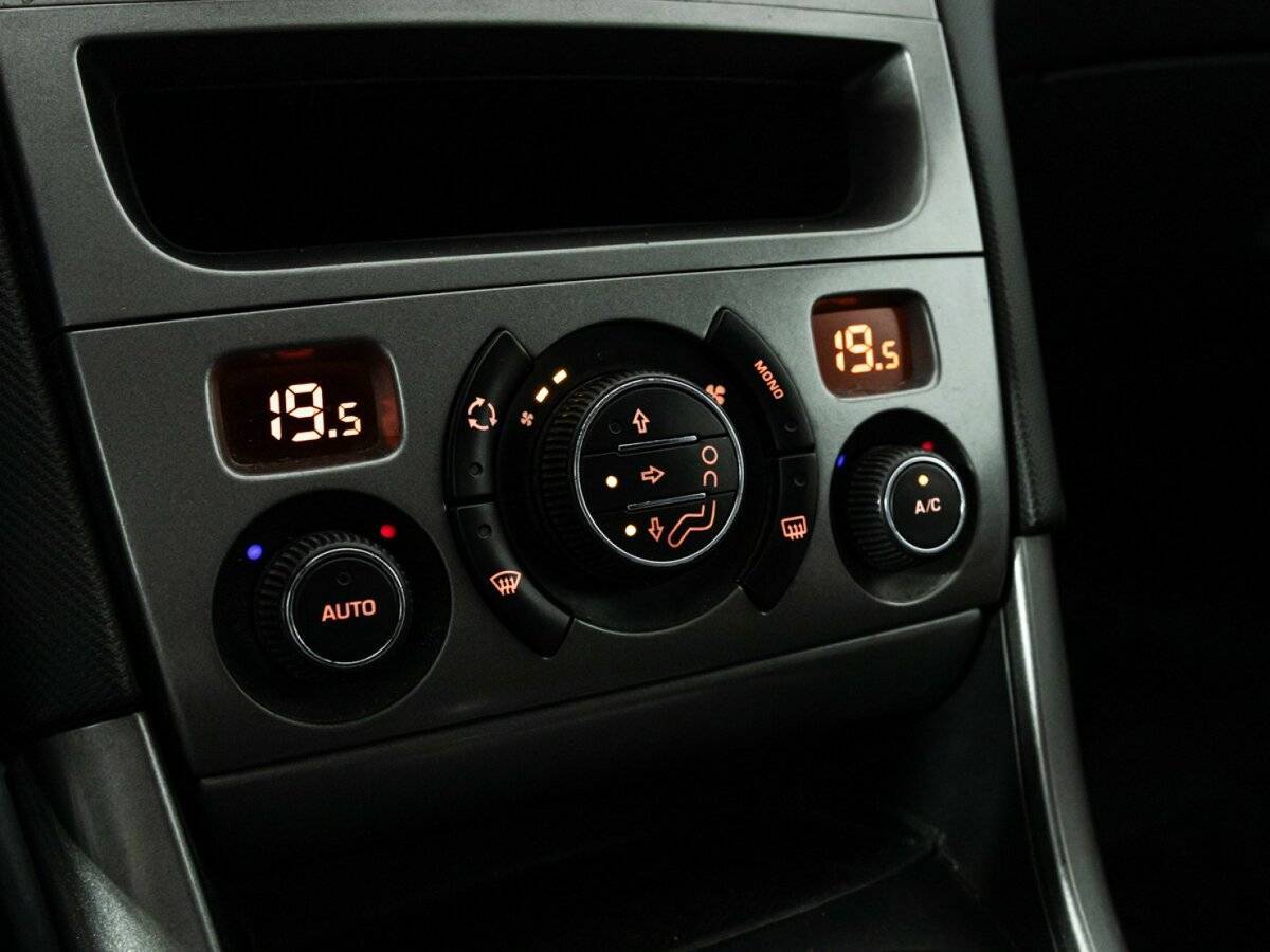 Купить Peugeot 308 с пробегом. Фото: #13