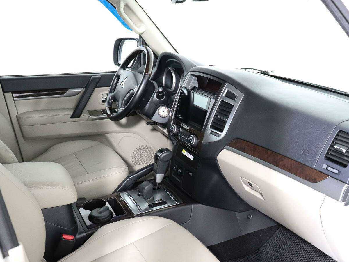 Купить Mitsubishi Pajero с пробегом. Фото: #6