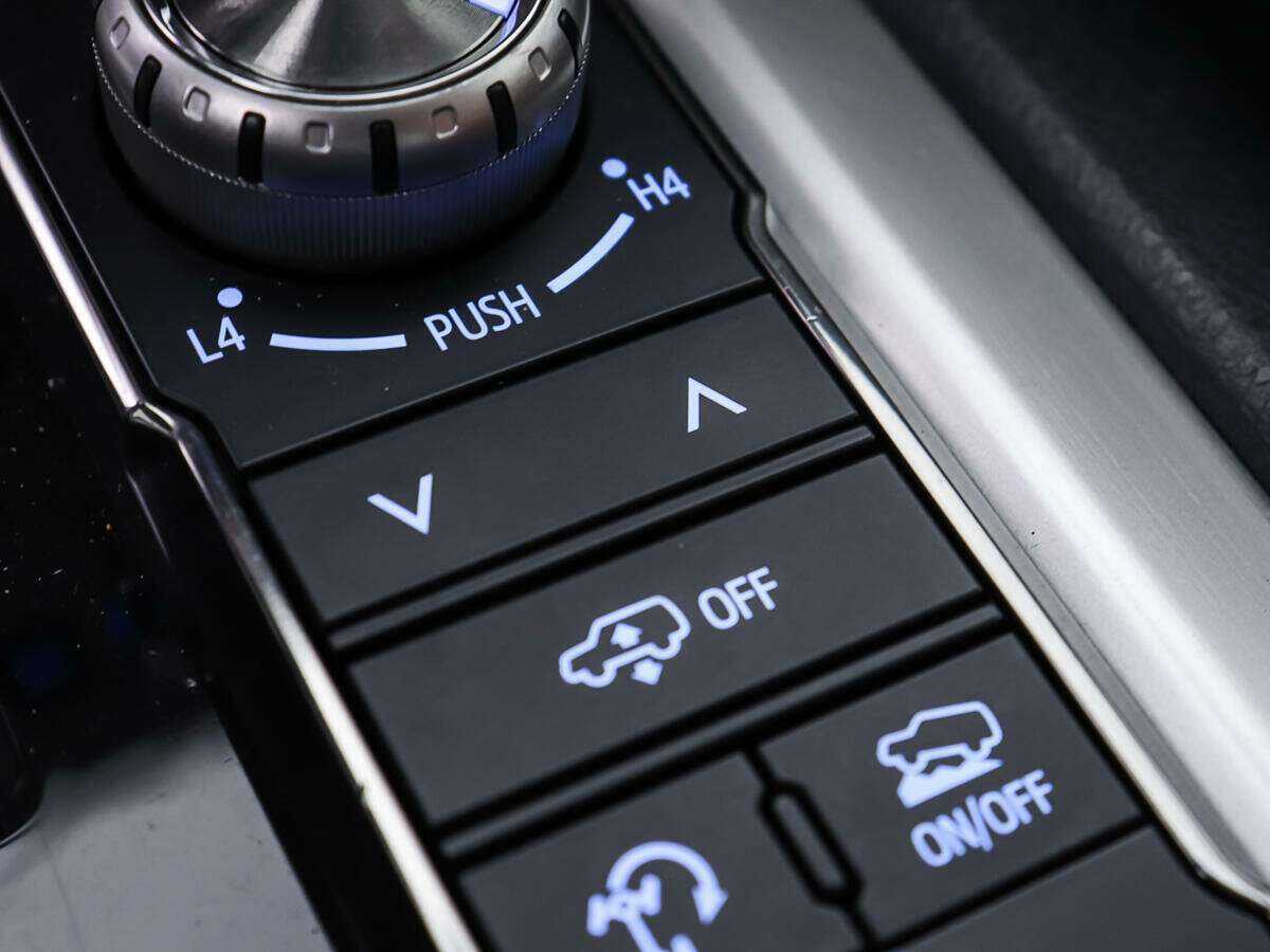 Купить Toyota Land Cruiser с пробегом. Фото: #21