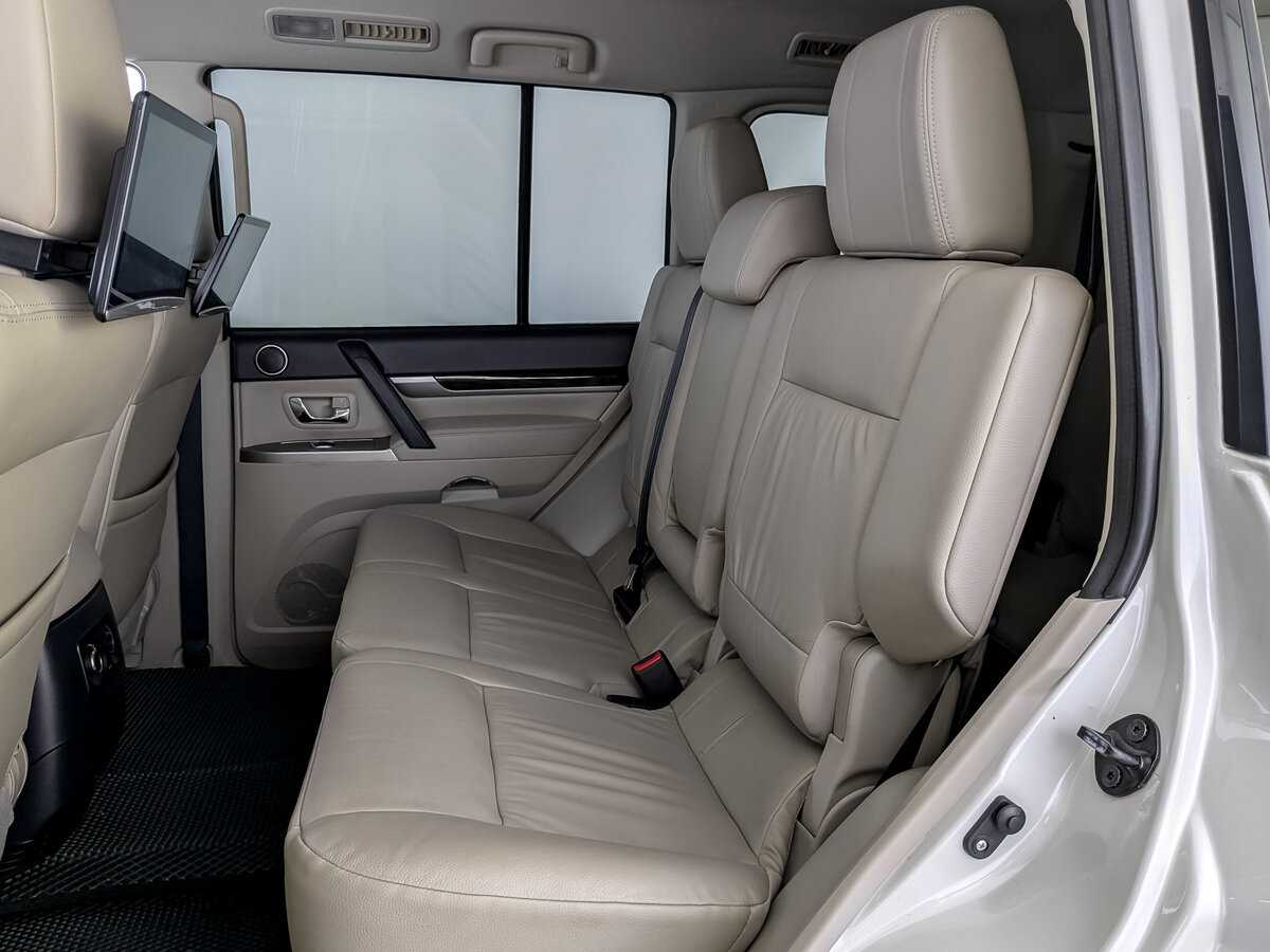 Купить Mitsubishi Pajero с пробегом. Фото: #11